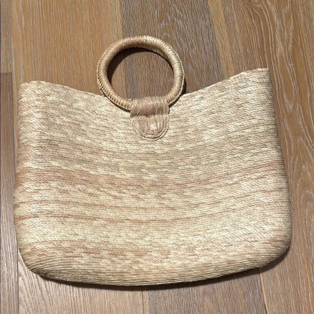 Handmade woven natural straw Tote Bag with round handle